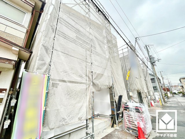 尼崎市水堂町２丁目の前面道路含む現地写真|「セブンイレブン尼崎水堂町2丁目店」まで徒歩6分、「オーケー南武庫之荘店」まで徒歩8分、「スギ薬局尼崎水堂町店」まで徒歩9分など、他にもお買い物施設が徒歩圏内に複数あり便利な住環境です。