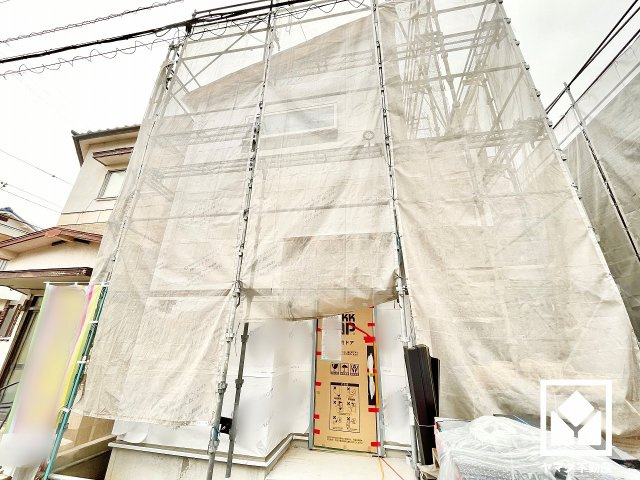 尼崎市水堂町２丁目の外観|窓が設置されており、自然換気や採光も確保された明るい浴室になっています。雨の日の洗濯や浴室内の換気・乾燥に便利な浴室乾燥機、いつでも温かいお風呂に入れる追い炊き機能付き。