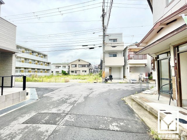 尼崎市水堂町２丁目の前面道路含む現地写真|全3棟の1号棟です。区画それぞれ間取りが違うので、ライフスタイルに合わせてご検討ください。
