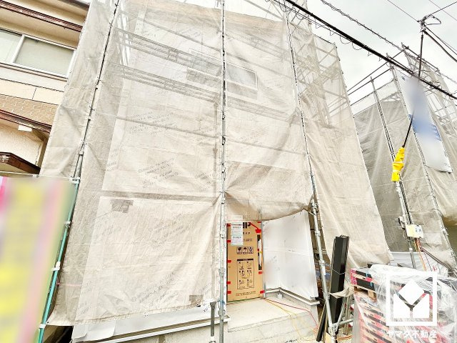 尼崎市水堂町２丁目の外観|国道2号線まで約1.8km。名神高速道路の尼崎インターチェンジも一般道で約2.6kmと近く、西宮・吹田など各方面へアクセスがスムーズ。休日のお出かけや通勤も快適なカーライフが叶います。