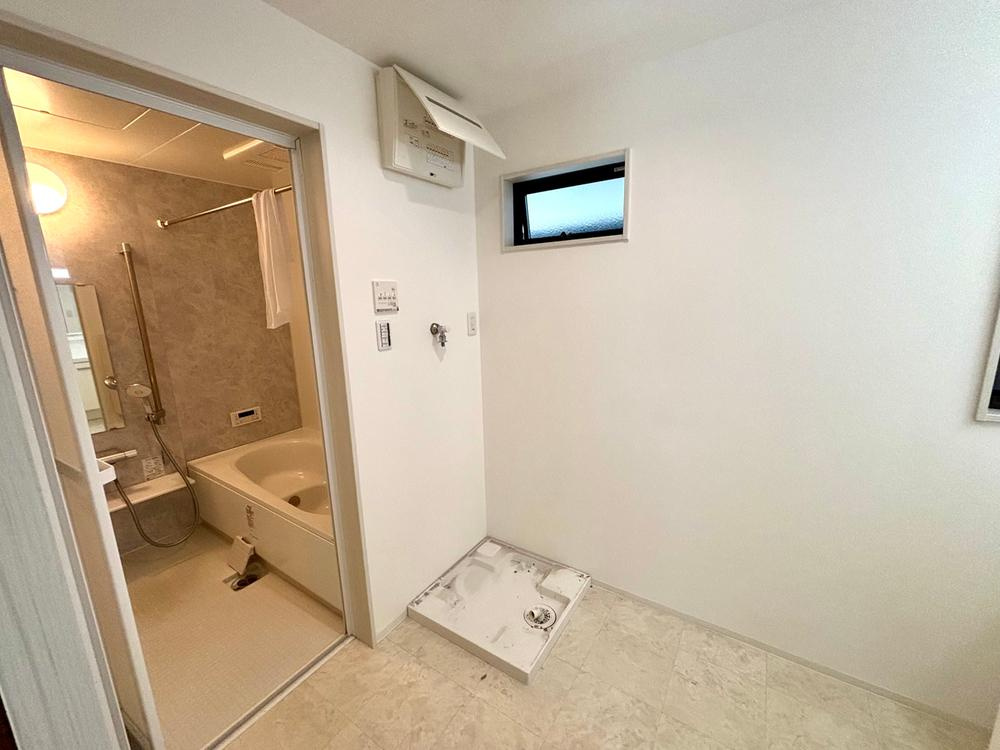 平野屋2丁目　中古一戸建ての内装|洗濯機置き場
■物件内覧・資金計画相談・住宅ローン相談、リフォーム相談、お問合せ受付中■
※当日・翌日のご内覧、ご相談はお電話でのお問合せがスムーズです！