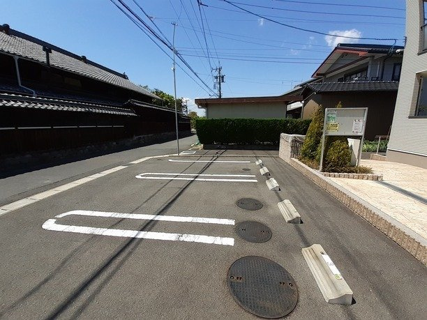 グリーンレジデンスの駐車場