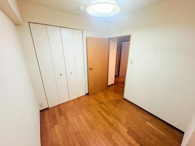 レジデンス芦屋くすのきの洋室|収納スペースのある洋室♪
お部屋を有効活用できます♪
