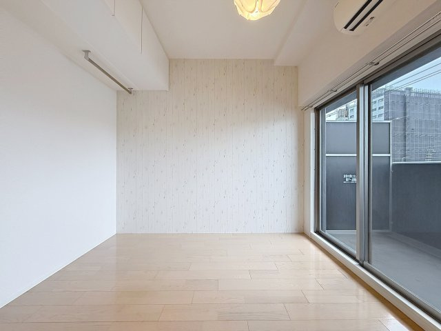 アルティザ淡路駅東の洋室