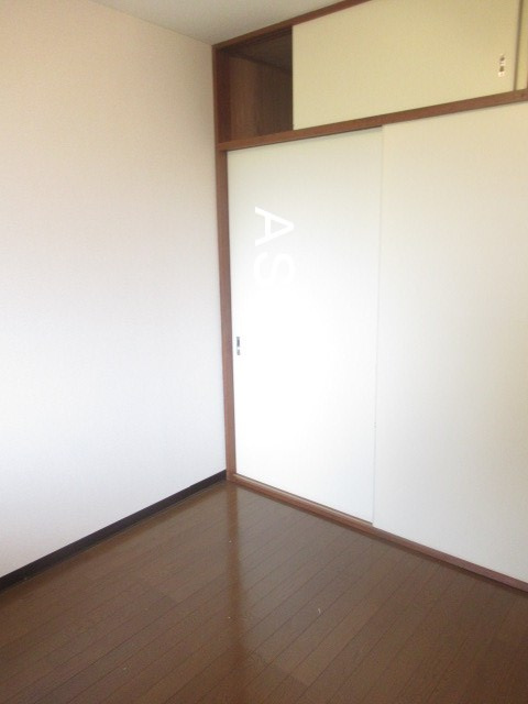 バードランド小金井の洋室