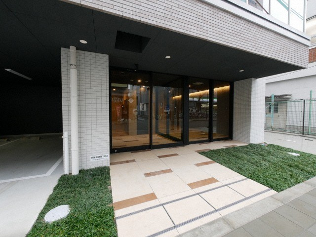 Metrosa弁天町のエントランス