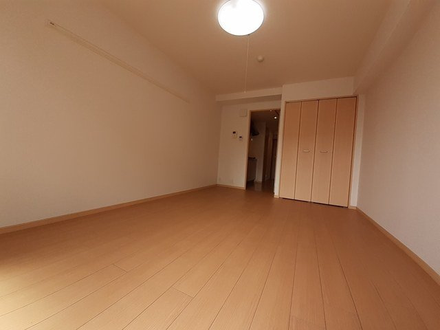 明るい色調の室内です
