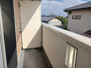 外からの目が気にならないバルコニーで洗濯物が干せます