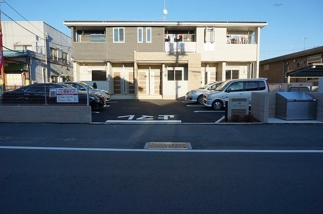駐車場があるので、車を買う予定の方も安心です