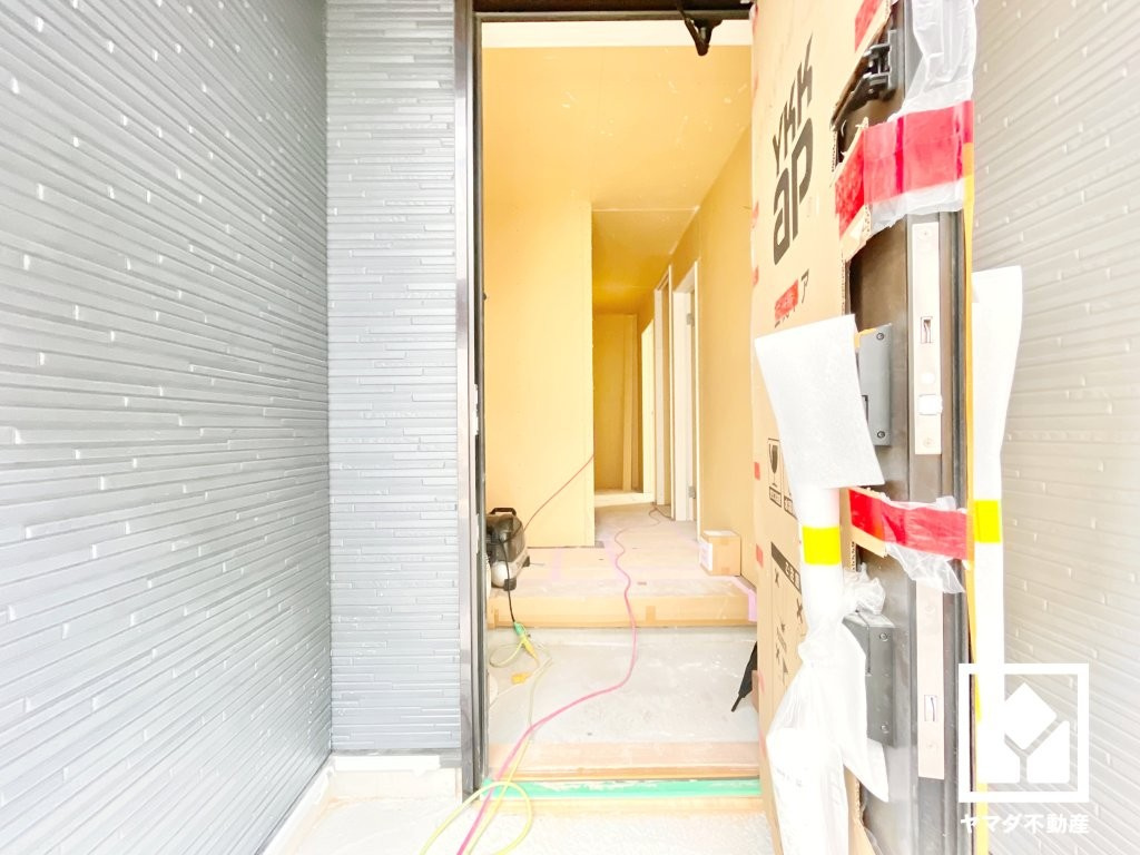 尼崎市水堂町２丁目の外観|自由に走り回れる広場を中心に、幅広のすべり台や幼児用遊具も揃う「園河原公園」まで徒歩5分（約350m）。幅広い年齢層の子供がアクティブに遊べる環境が整っているため、子育て世帯の方にもお勧めです。