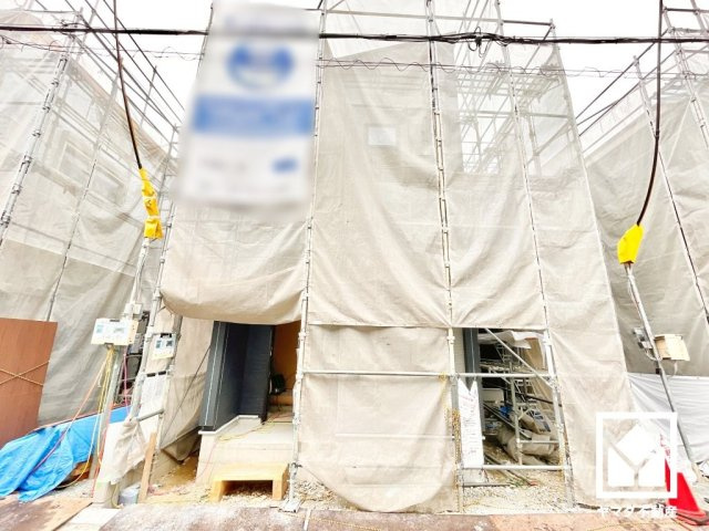尼崎市水堂町２丁目の外観|収納力のあるウォークインクローゼット付き。お洋服はもちろん、スーツケースなどの大物もしっかり収納できます。