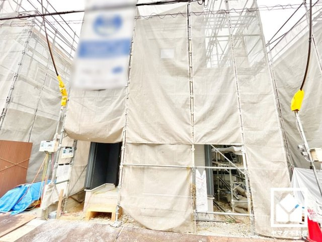 尼崎市水堂町２丁目の外観|キッチンの床下収納や、リビング・1階ホールにも収納スペースがあり、住空間を広々お使いいただけます。日用品のストックなどもすっきり片付きます。