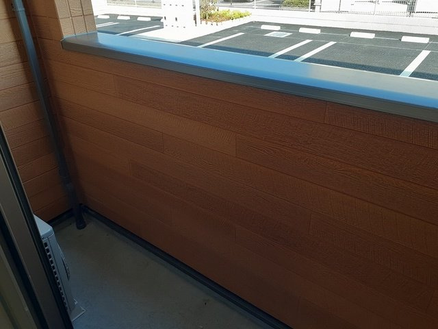 暖かな日差しのふりそそぐバルコニー