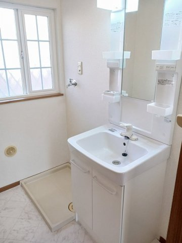 明るい洗面所です