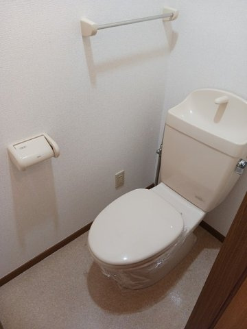 コンパクトで使いやすいトイレです