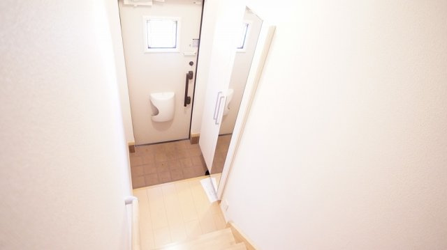 毎日通る玄関はこちらです