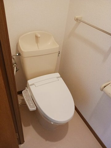 ゆったりとした空間のトイレです