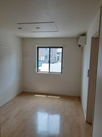 明るい色調の室内です