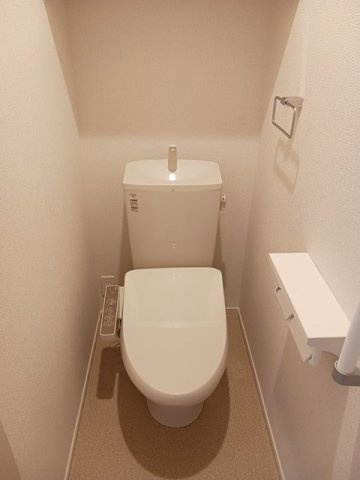 コンパクトで使いやすいトイレです