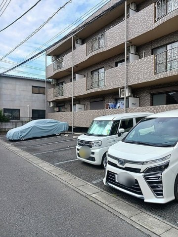 駐車場があるので、車を買う予定の方も安心です