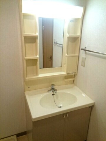 明るい洗面所です