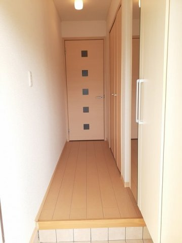 明るい玄関です