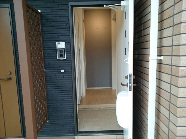 収納もある玄関です