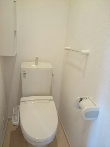 コンパクトで使いやすいトイレです