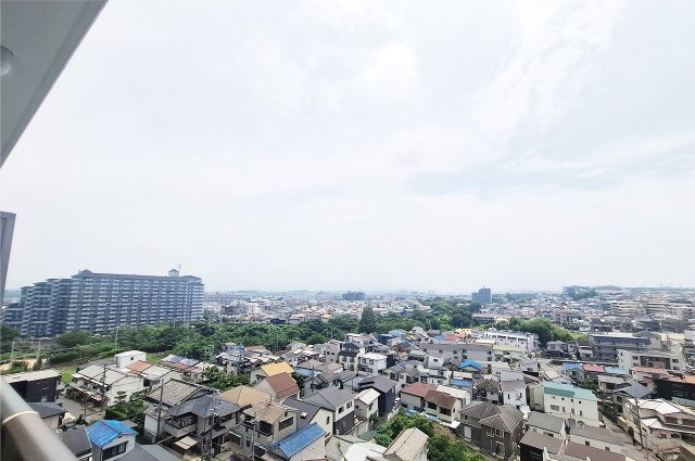 タワーズランド北野田サウスタワーの展望|眺望：9階部分につき開けた景色を楽しめます。