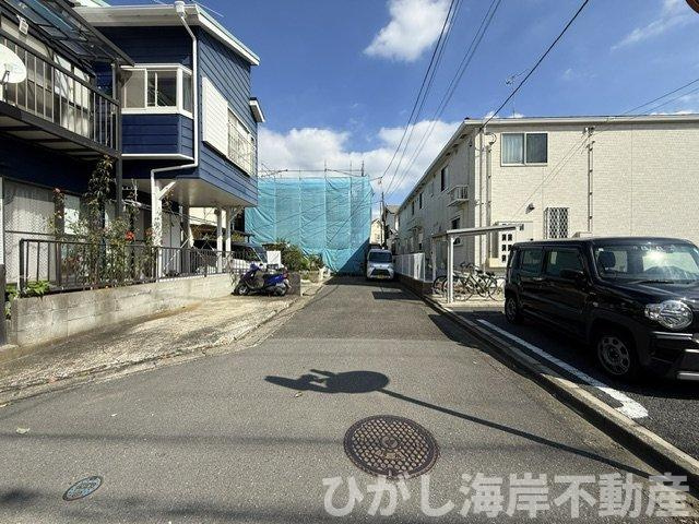 茅ヶ崎市南湖５丁目　新築戸建の前面道路含む現地写真|9月14日撮影　建築中　現地外観