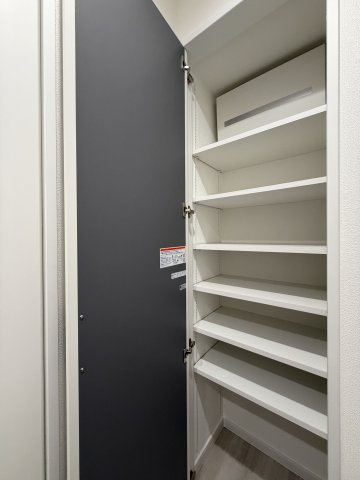 杉並区高円寺北２丁目の中古マンションの収納|シューズボックス