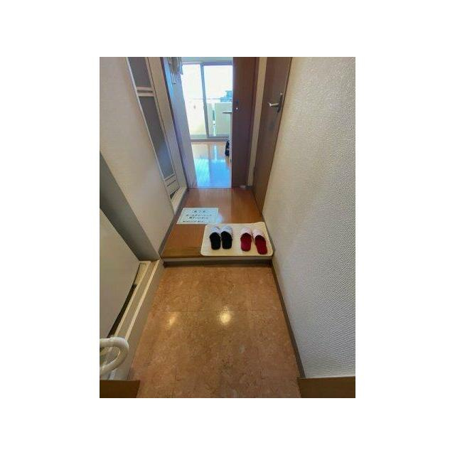 コスモコート寿町の玄関