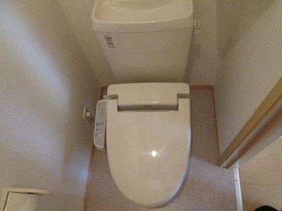 【トイレ】 | ヴィラ・リバーサイド | 落ち着いた色調のトイレです