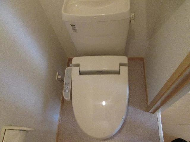 【トイレ】 | ヴィラ・リバーサイド | 落ち着いた色調のトイレです