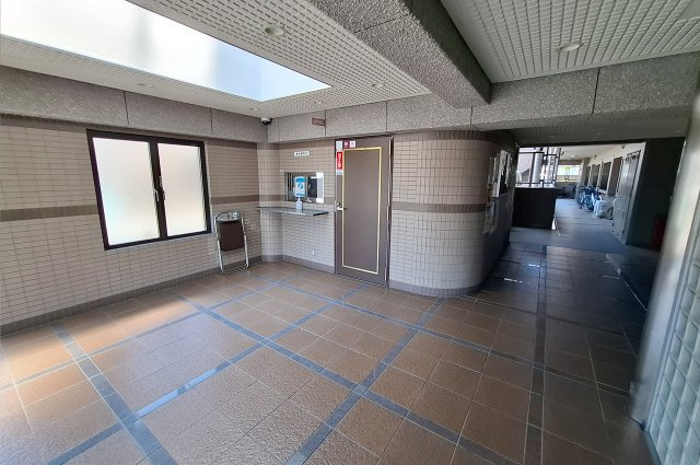 シャルマンフジ岸和田・中央公園2番館のエントランス|エントランスホール