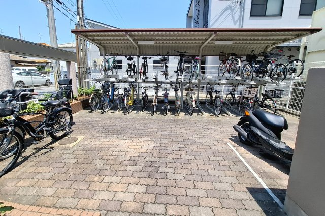 シャルマンフジ岸和田・中央公園2番館の駐輪場|駐輪場