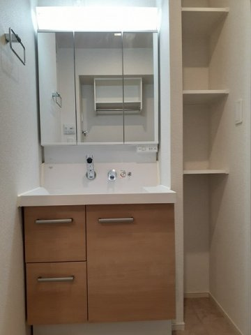 明るい洗面所です