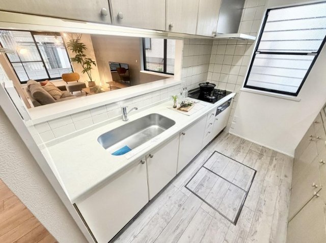 成田市並木町　中古戸建のキッチン|内装リフォーム済み令和8年8月 貸駐車場徒歩約4分にあり 屋上からの見晴らしがよいです