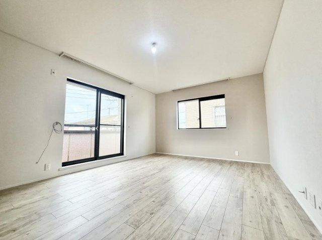 成田市並木町　中古戸建の洋室|内装リフォーム済み令和8年8月 貸駐車場徒歩約4分にあり 屋上からの見晴らしがよいです