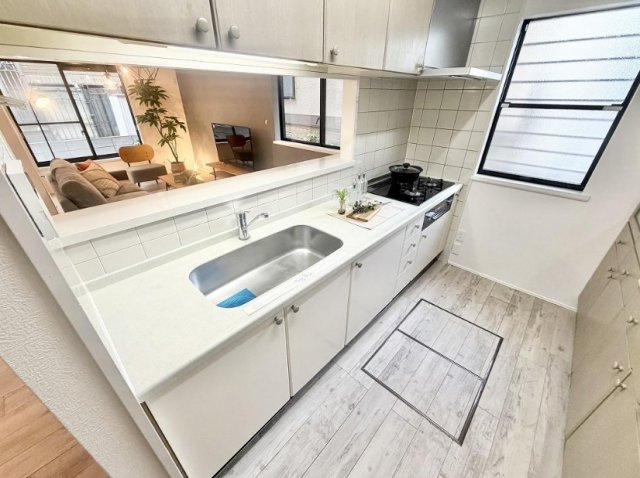 成田市並木町　中古戸建のキッチン|内装リフォーム済み令和8年8月 貸駐車場徒歩約4分にあり 屋上からの見晴らしがよいです