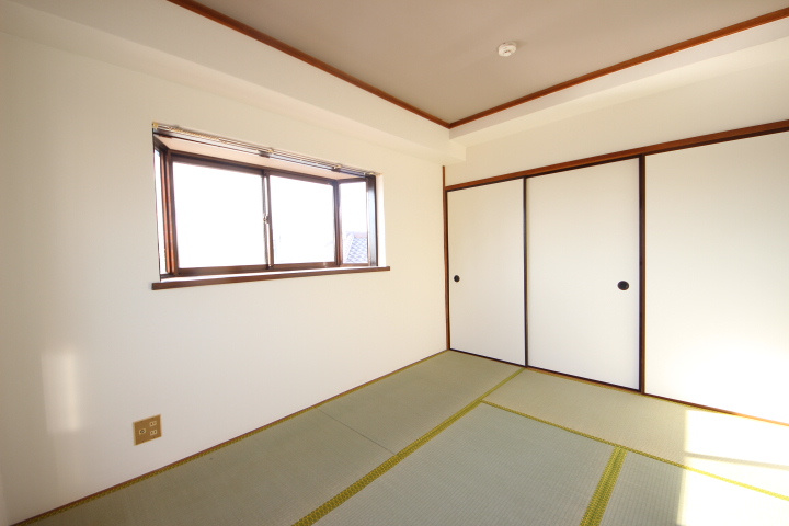フローリングだけでなく、和室もあります