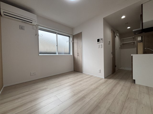 落ち着いて過ごせるお部屋なので、寝室にいかがでしょうか