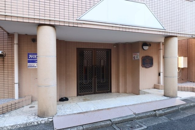 毎日通るエントランスはこのようになっています