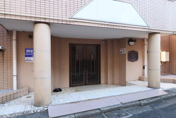毎日通るエントランスはこのようになっています
