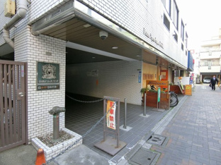落ち着いたエントランスです