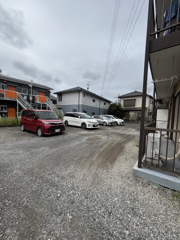 車をお持ちの方に嬉しい駐車場付きの物件です