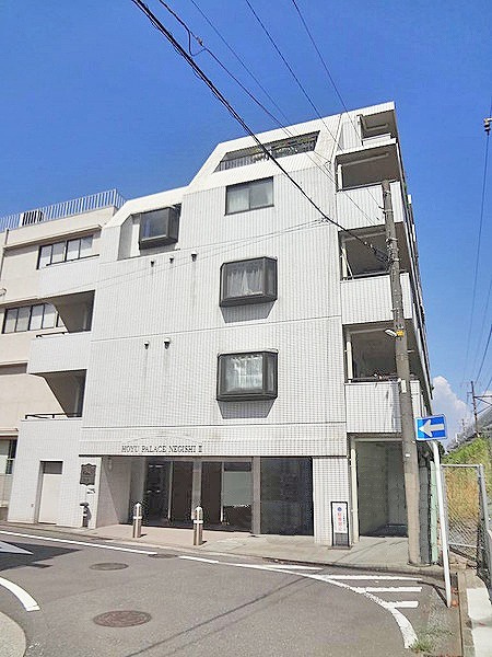 落ち着いた雰囲気の外観です