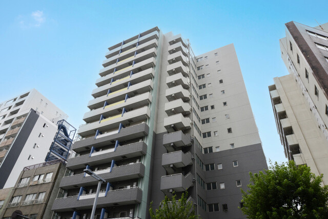 ガラ・グランディ西新宿の外観|平成１７年築・２重オートロック＆宅配ボックス付き大規模マンション、ガラ・グランディ西新宿は即日現地案内可能となっておりますので、お気軽にお問い合わせください！