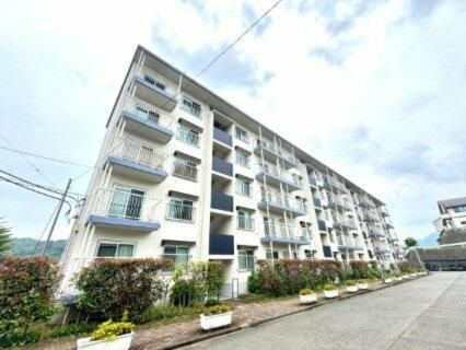 渋沢小田急ハイツ団地２号棟の外観