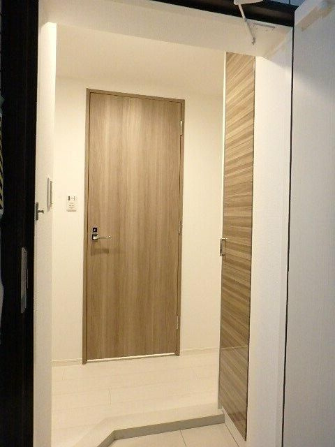 立川市曙町２丁目の賃貸マンションの玄関